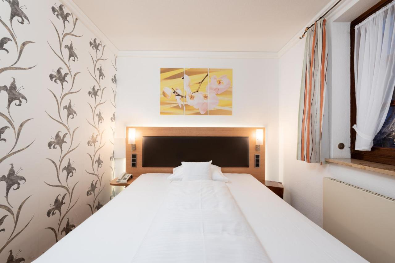 Hotel Riesengebirge Neuhof an der Zenn Екстер'єр фото